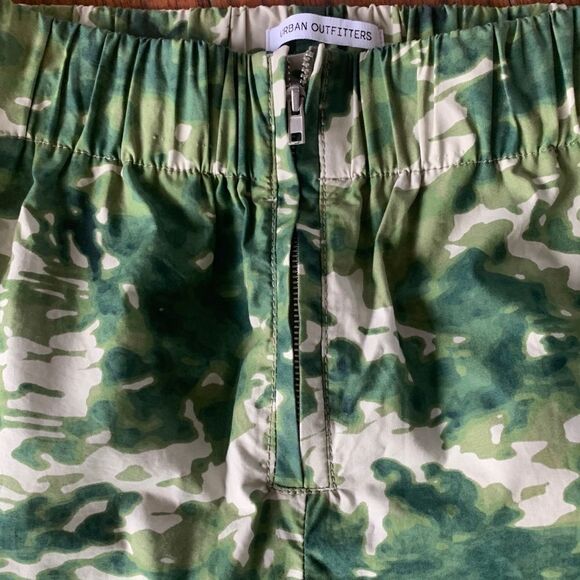New Urban Outfitters high waist camo pants. XS - Picture 3 of 5
